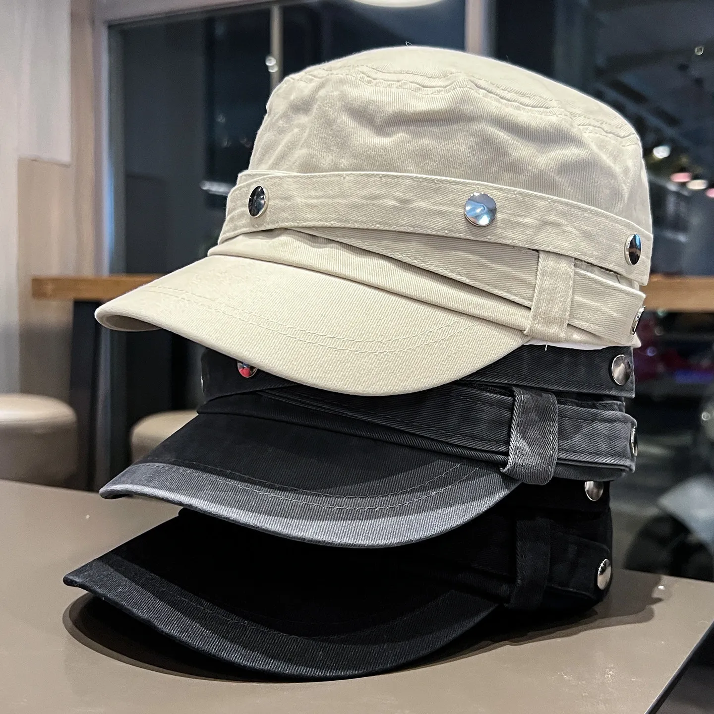 High-End Vintage Distressed Riveted Flat-Top Baseball Cap: Elegant, Casual, Versatile, Equestrian-Style, and Face-Slimming