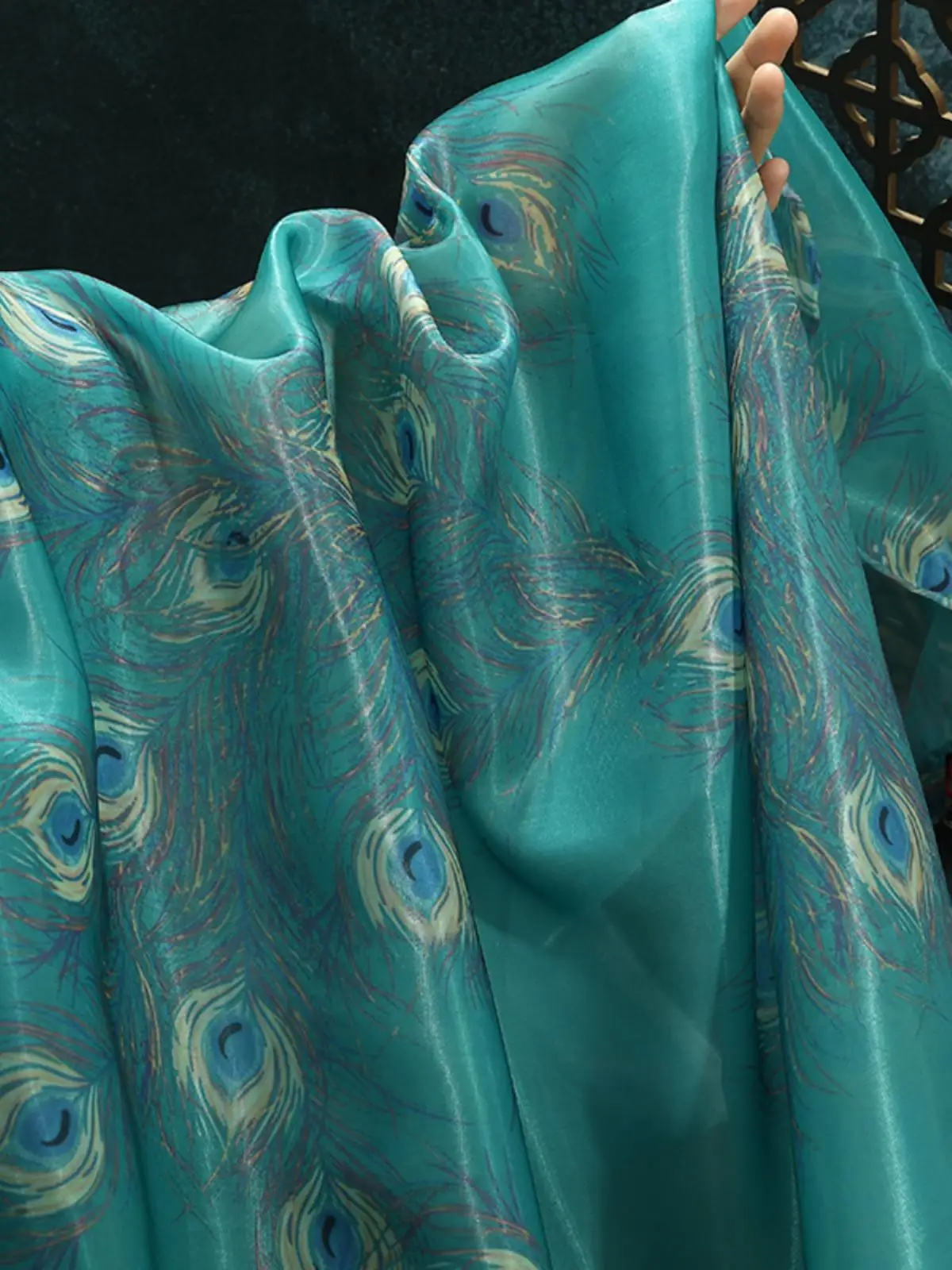 

High-End Silk Peacock Feather Print Organza Fabric Water Gloss Yarn for Skirt Stage Clothing Decoration