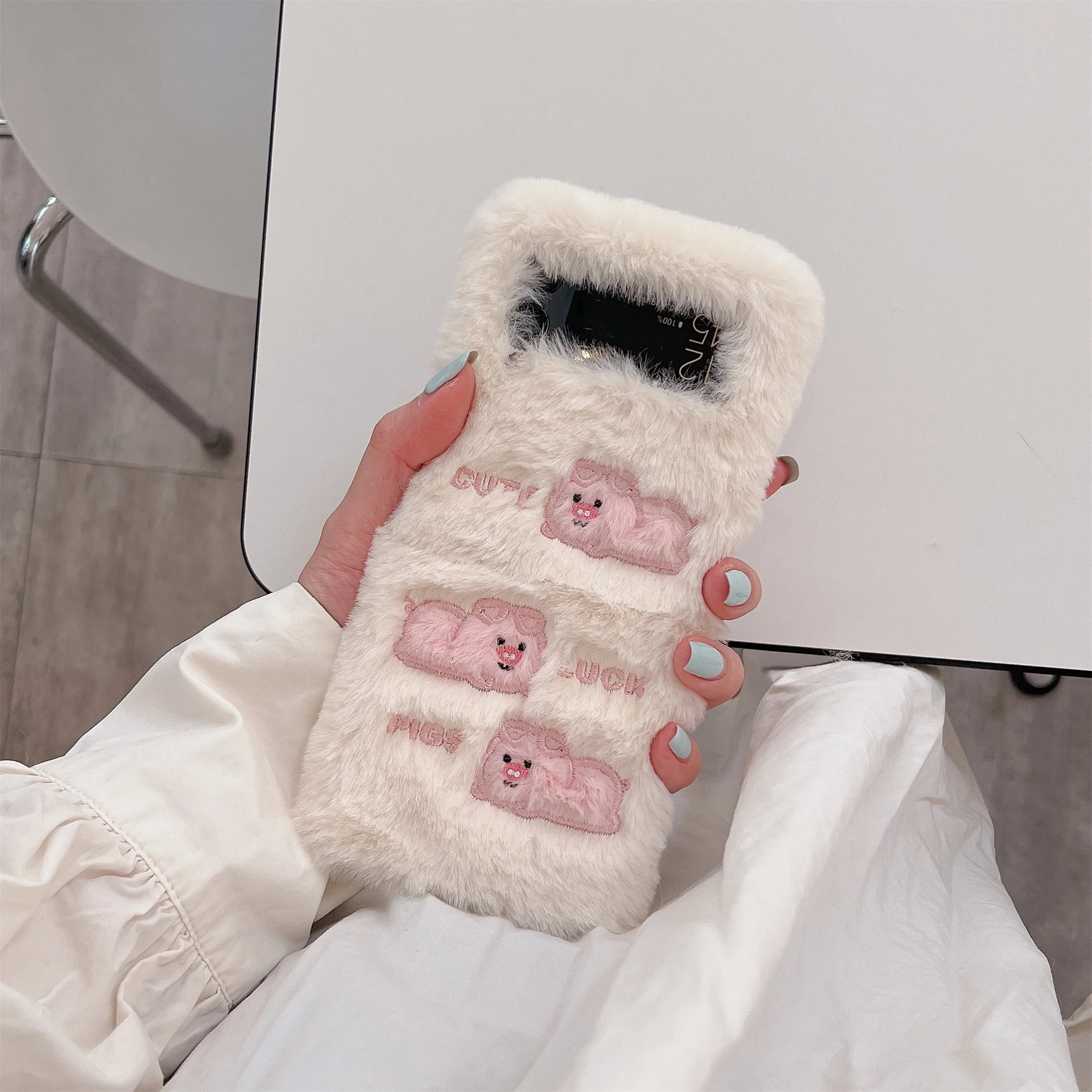 Cute Warm Plush Cartoon Pig Phone Case For Samsung Galaxy Z Flip 5 4 3 Flip5 Flip4 Flip3 zFlip5 zFlip4 Fluffy Furry Soft Cover