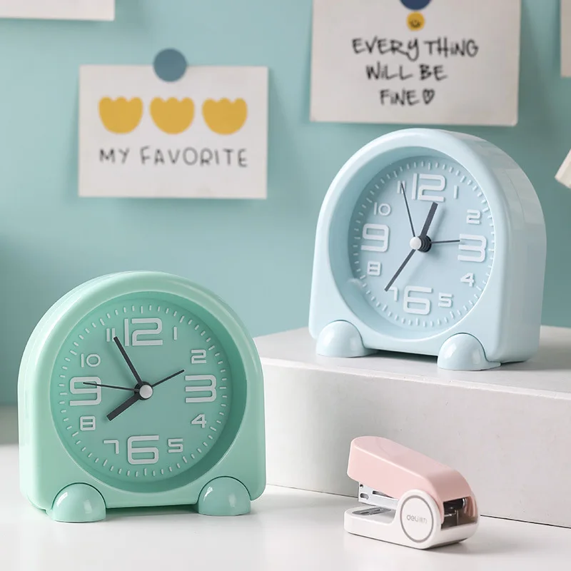 小型デスクトップ時計 シンプルでスタイリッシュな目覚まし時計 学生向け クリエイティブなサイレントプラスチック時計 寝室の入り口の装飾に最適