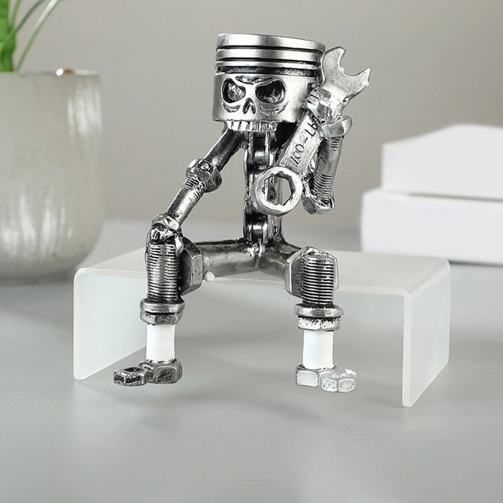 Resin Mechanical Punk Style Figurine Skeleton Repairman Shaped Ornament Handmade Art Figurine for Office Home Table Decoration