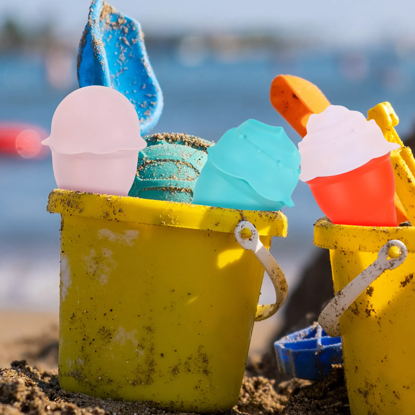 

Набор из 4 формочек для пляжного песка в виде мороженого для детей, пластиковые, разноцветные, для игр на улице, креативный набор для игры в магазин мороженого