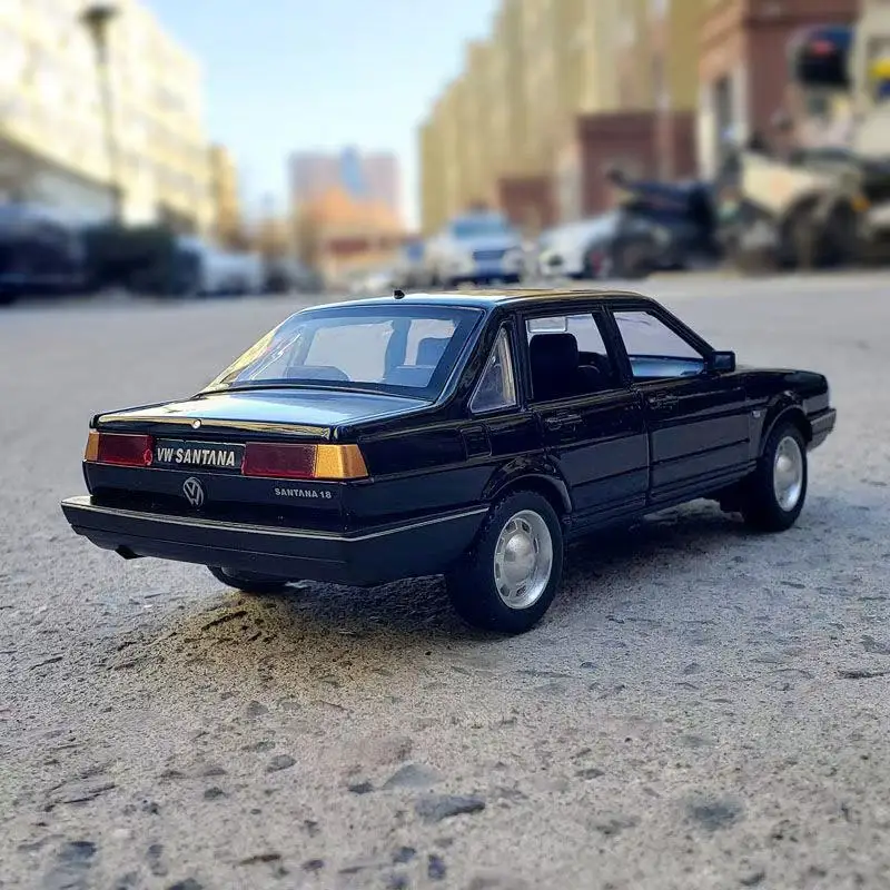 1/24 Legering Diecast Santana Automodel Speelgoed Hoge Simulatie Voertuig met Geluid Licht Trek Collectie Decoratie Cadeaus voor Jongens