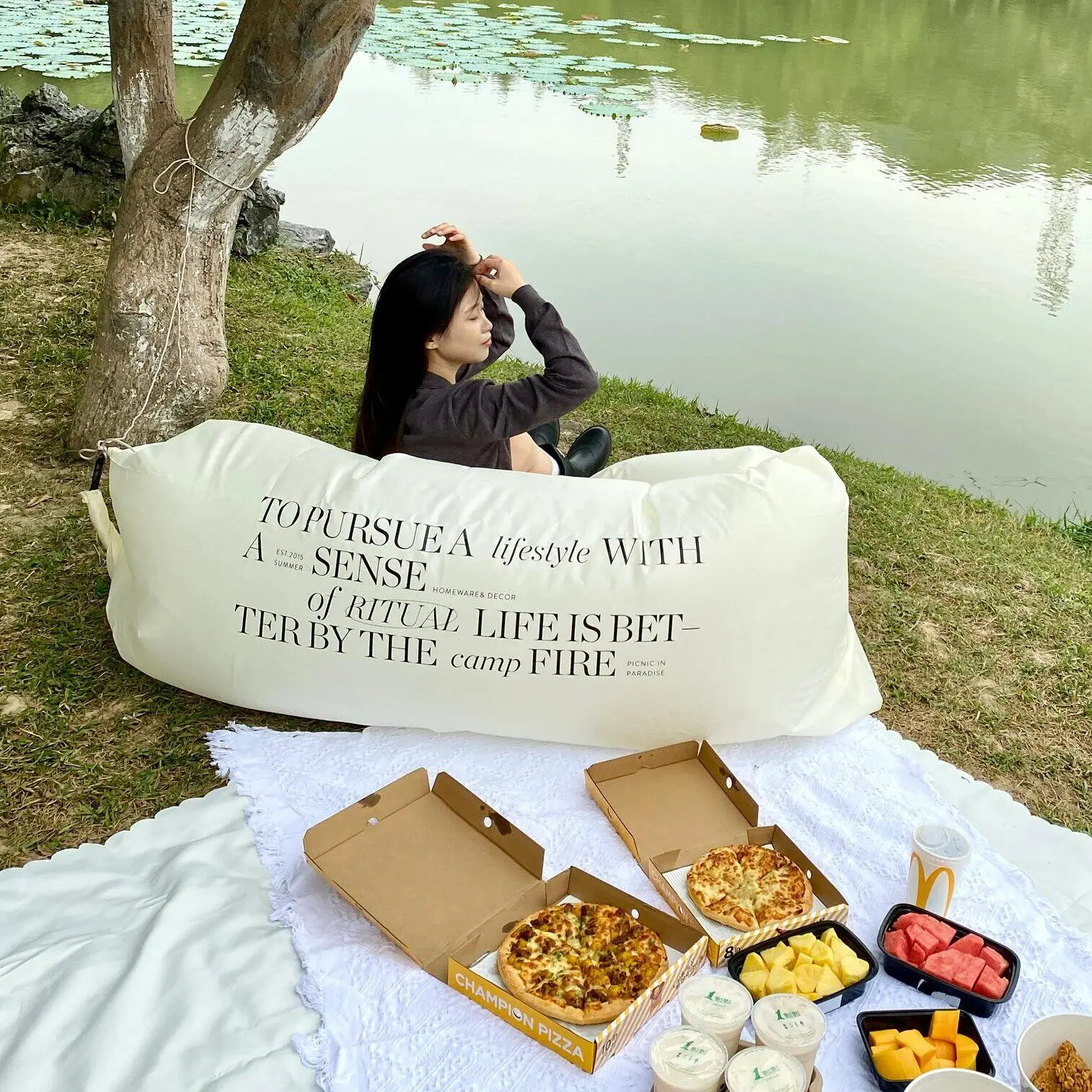 Inflatable sofa, outdoor reclining and sleeping camping picnic air cushion bed cushion.