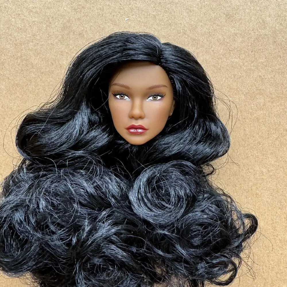 1/6 Maßstab Modellpuppenköpfe mit Maulwurfdetail, mehrfarbige Haaroptionen, braune, weiße, beige Hauttöne für Puppenbau-Sammlerstücke – Detail 24