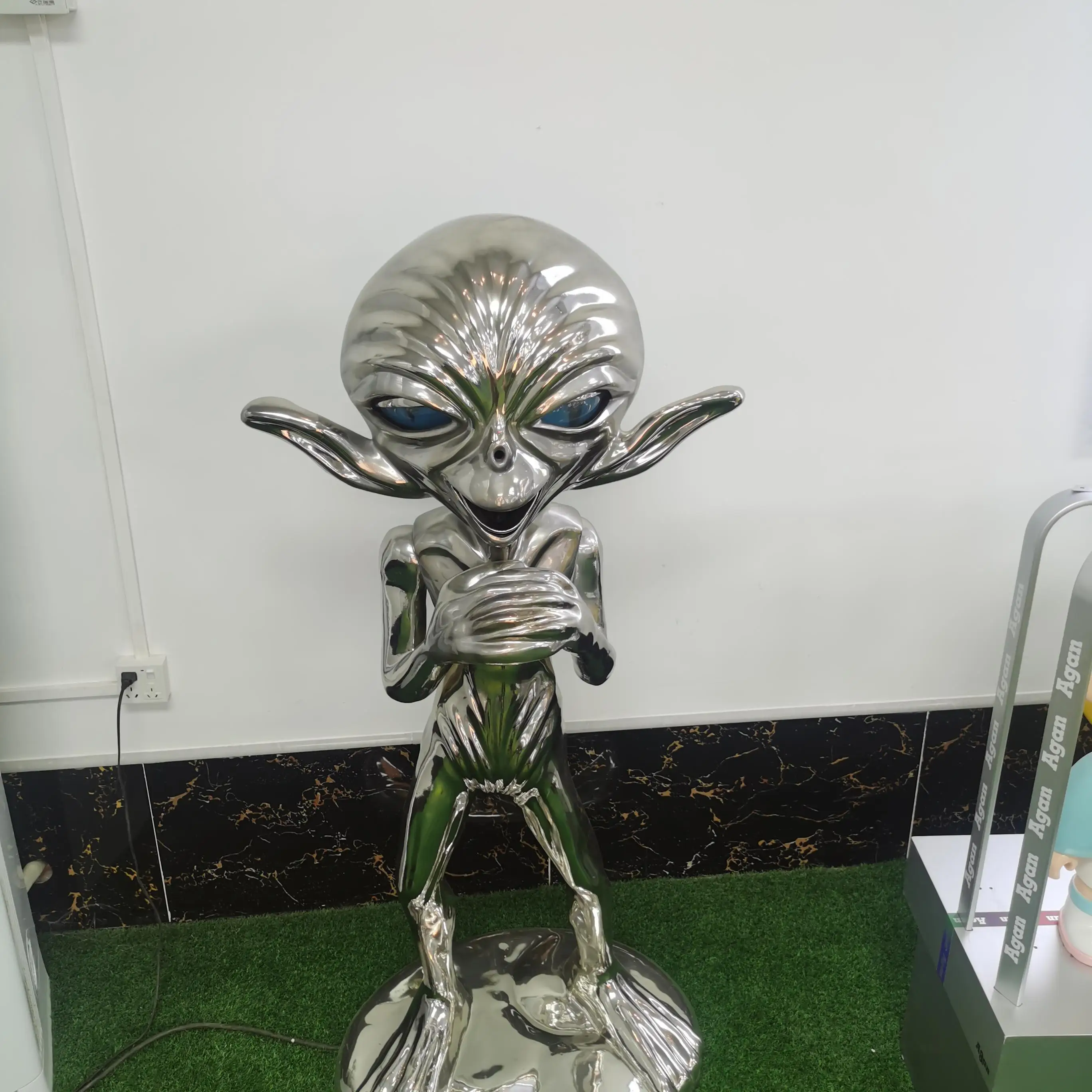 Stainless Steel Polished Modern Large Alien Sculpture Model BLGWXR-1600 Fashion & Music