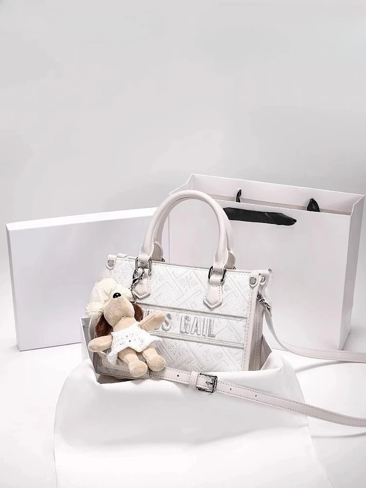 

Popular and Luxury Tote Bag with Charming Decoration Embroidery and Pendant Women's Stylish and Versatile Handheld Crossbody Bag