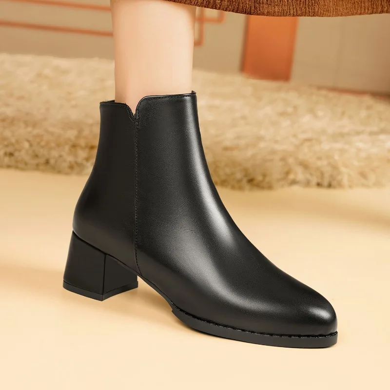 Temperament Commuting Heightened Shallow-mouth Short Boots 2025 Winter New Fashion Side Zipper Design Thick Heel Chelsea Boots
