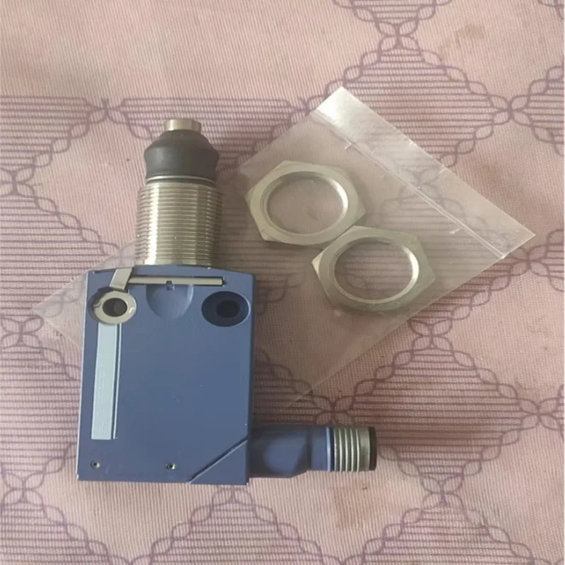 

Новые оригинальные концевые выключатели XCMD21F2L1 XCMD2110M12 XCMD2111M12 XCMD2124M12 XCMD21G1M12 XCMD2106C12 XCMD2117M12 XCMD21G1C12