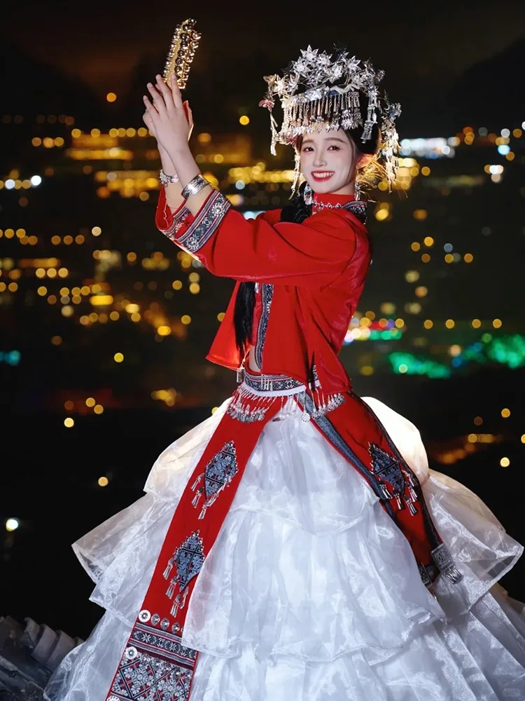 Ethnic costumes women's foreign performance photography