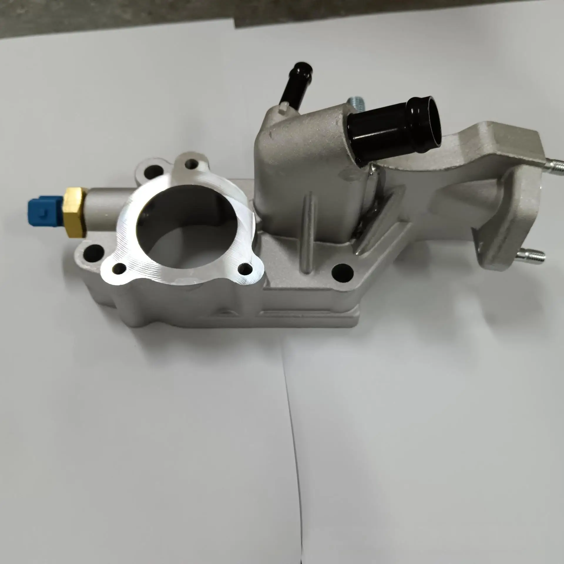 The car thermostat cover is suitable for the Chevrolet thermostat base 24101252. This is a cross-border compatible model for spe
