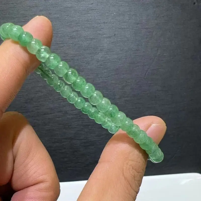 Green Strawberry Bracelet, A Popular On Xiaohongshu, With A Translucent, Icy Appearance