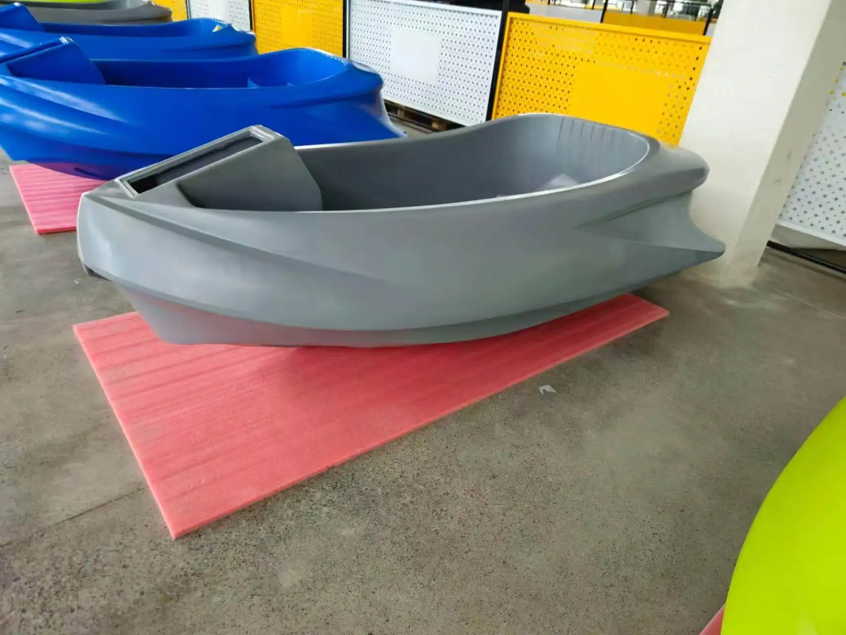 Small speedboat surfing high-speed drift pleasure boat high-power electric karting boat electric surfing boat