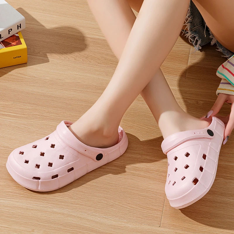 Summer New Garden Clogs Shoes Women Slippers Men Outdoor Soft Sole Bathroom Slippers Fashion Waterproof Sandal Slippers