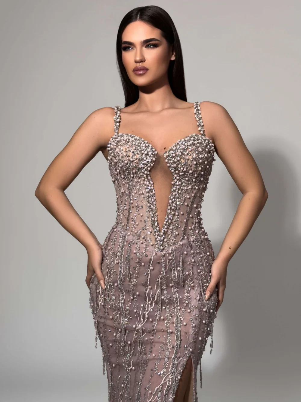 Nuovo arrivo Perle opulenti Abito da sera Cinghie sottili Abito da festa formale con spacco alto Abiti da banchetto con perline scintillanti personalizzati