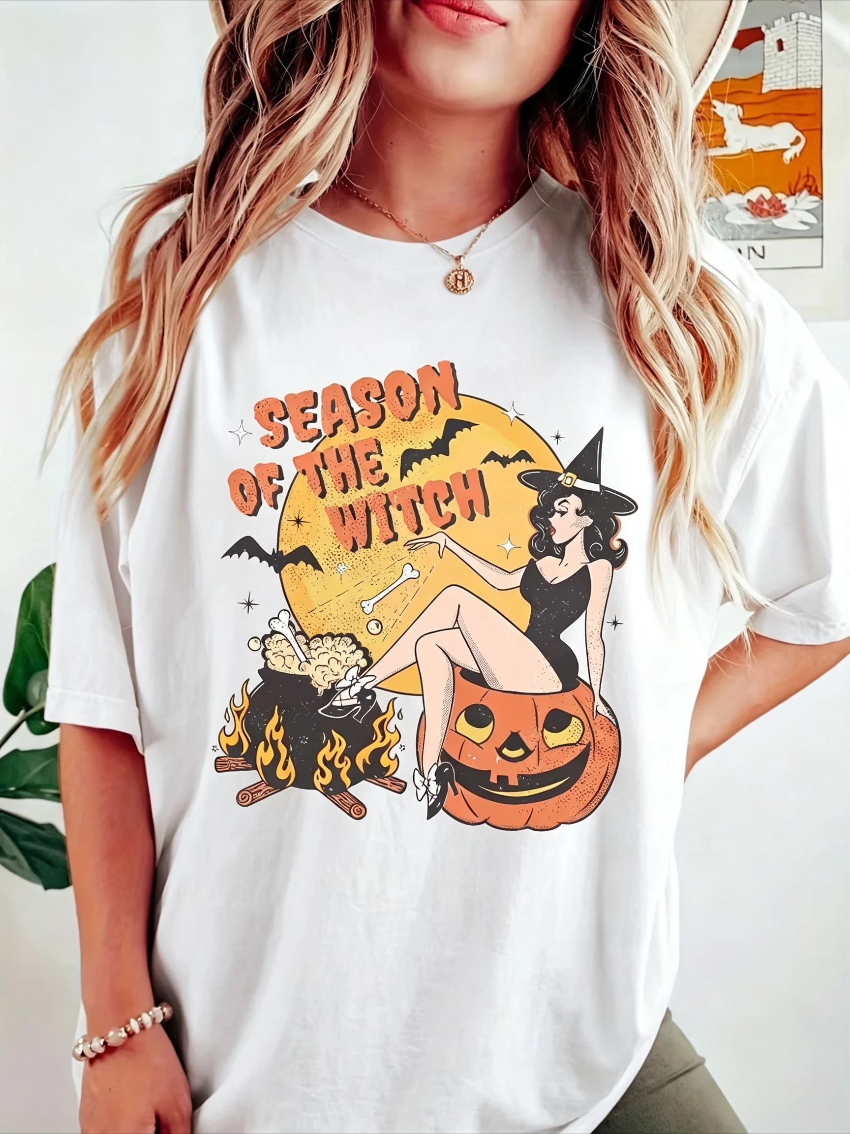 Women's Vintage Season of The Witch Graphic T-Shirt Casual Spooky Horror Printed Tee for Fall Parties and Halloween