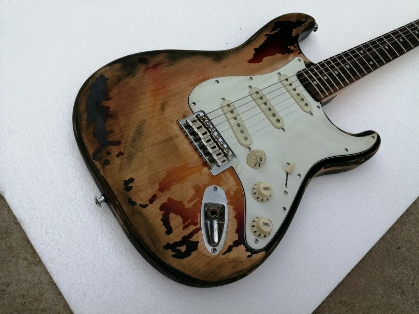 

Гитара 2026 HOT High Quality Rory Sunburst Nitro с корпусом из ольхи и грифом из палисандра