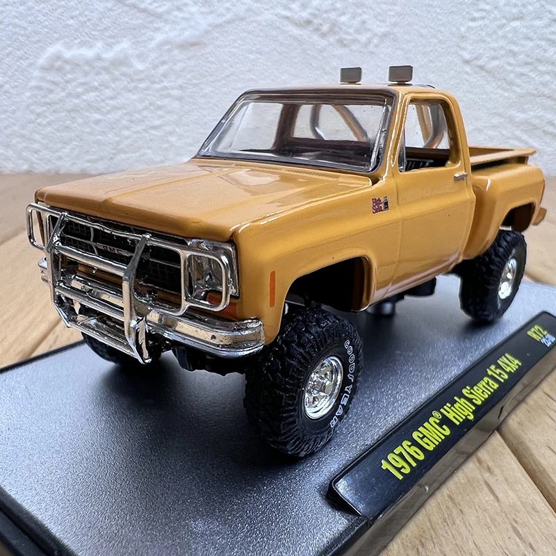 Diecast Alloy GMC High Sierra 15 4X4 Pickup Truck Cars Model, Adultos Brinquedos, Clássicos Lembrança Presentes, Exibição Estática, Escala 1:64, 1976