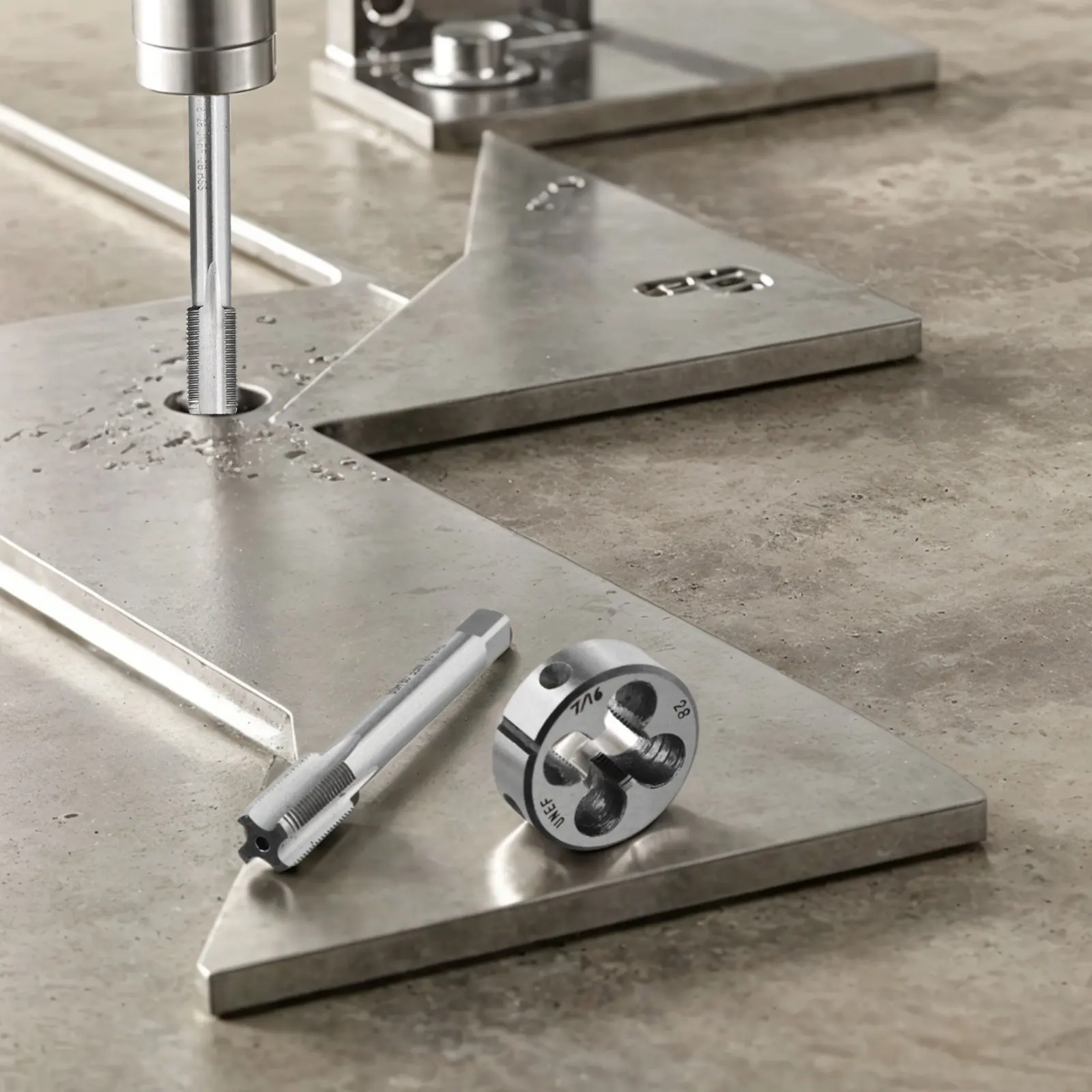 

2pcs/set Metalworking Tap+die Hand Taps 7/16\"-28 UN Tap Clockwise Cutting Die Set Machine Thread Tap For Muzzle Work