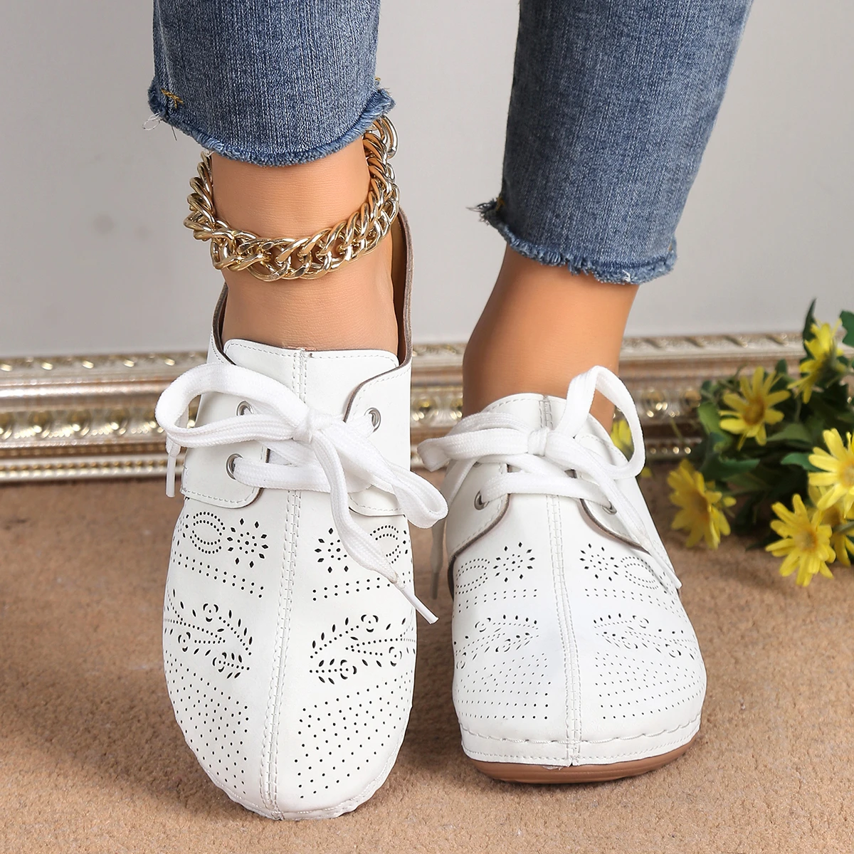 Lightweight Lace-up Fashion Half-support Outdoor Wading Beach Shoes Middle-aged Mother Shoes Summer 2024 New Arrival