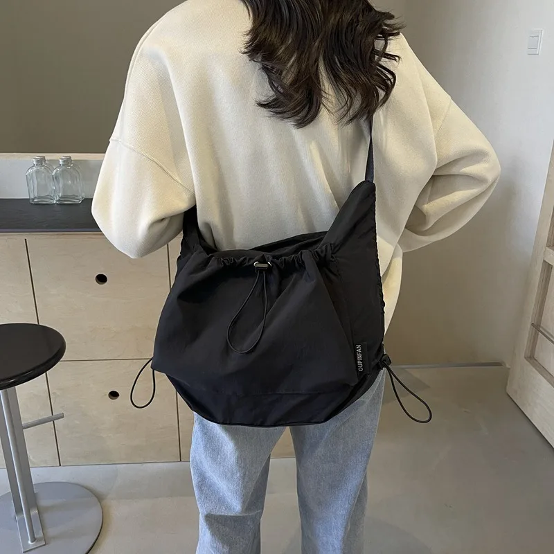 

Leisure large-capacity nylon cloth bag female new lightweight and simple one-shoulder messenger bag tote bag