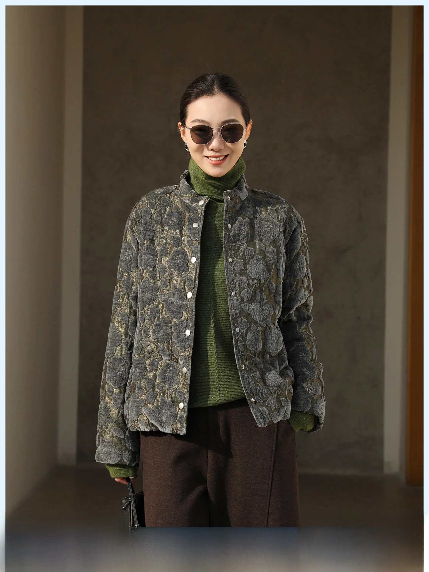 

New Chinese Style Embroidered Goose down Jacket Women's Loose Warm Slimming Short Puffer Coat Casual Style Winter 2025