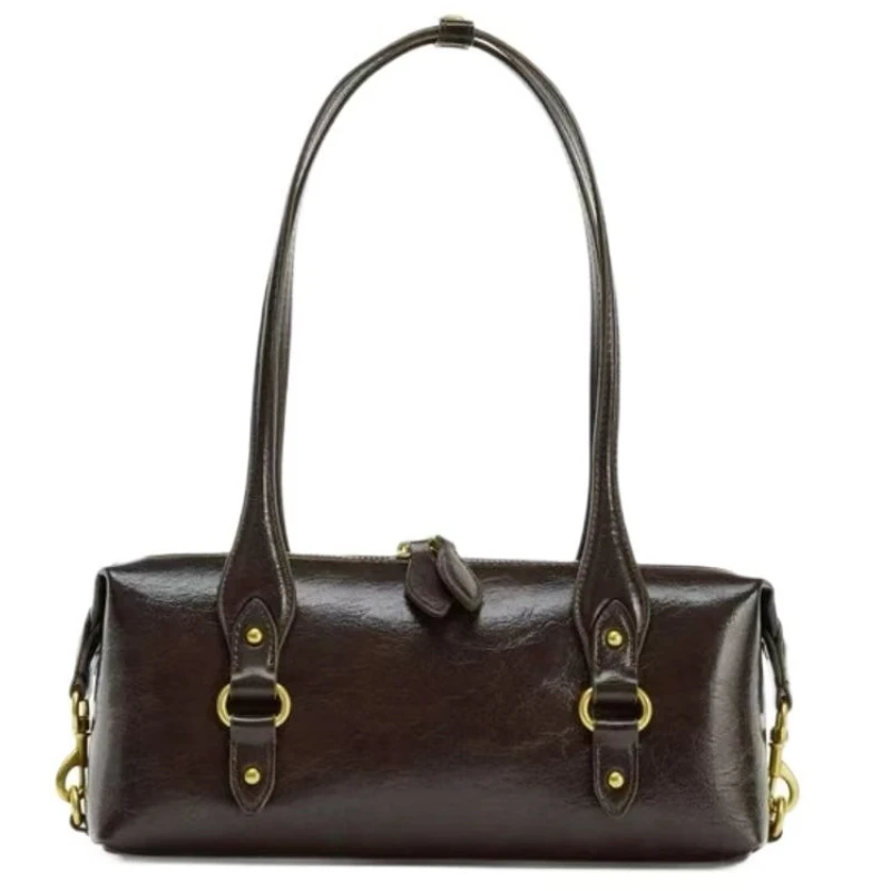 

Модная сумка через плечо с металлическим декором, простой стиль, материал ПУ, большая вместимость, сумка для поездок на работу, стильная сумка-подушка на плечо 2026