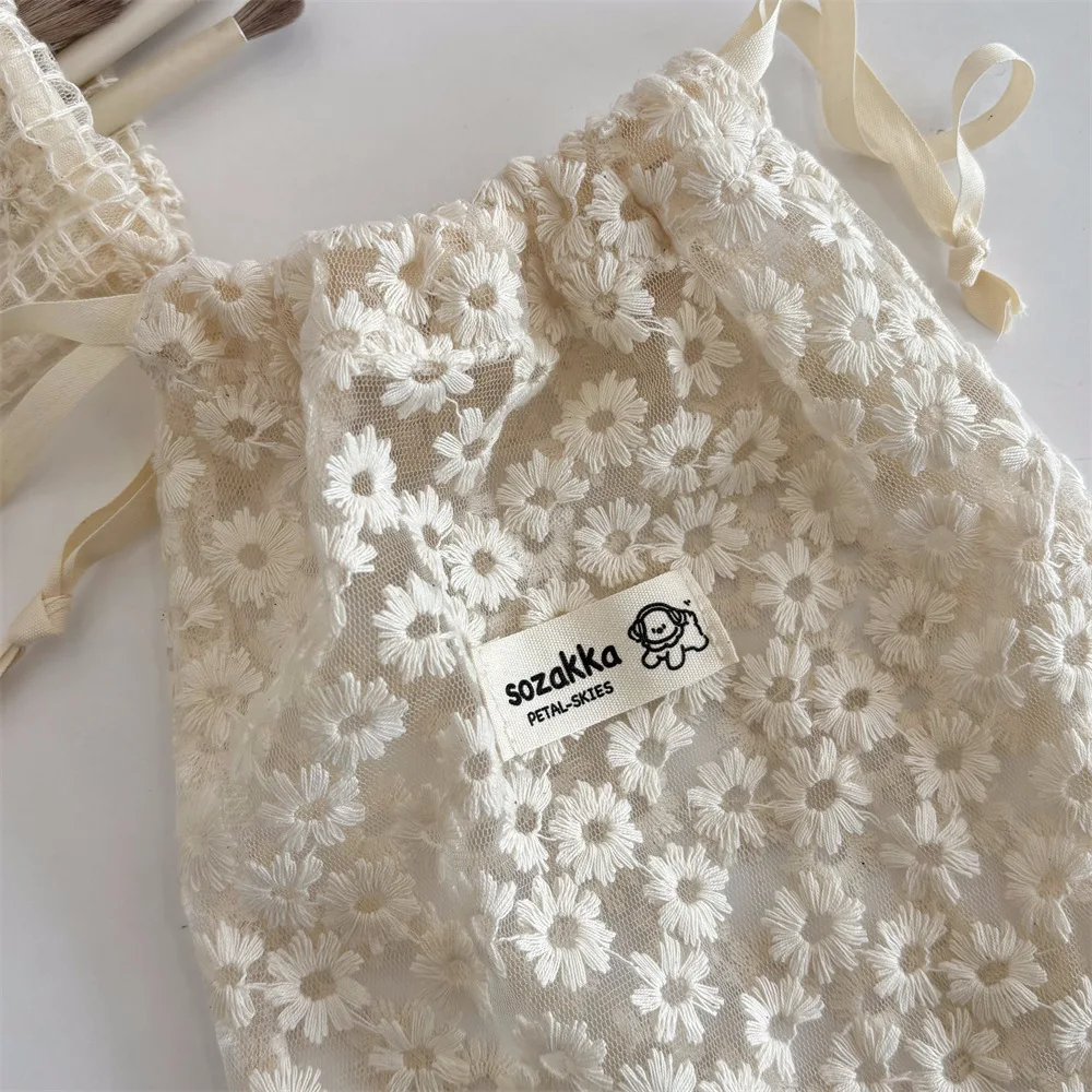 Make-up-Tasche mit Spitze, besticktem Gänseblümchen-Mesh-Kordelzug, niedlicher Sommer-Reise-Kosmetik-Kulturbeutel, Organizer, Aufbewahrungstasche für Zubehör – Detail 14