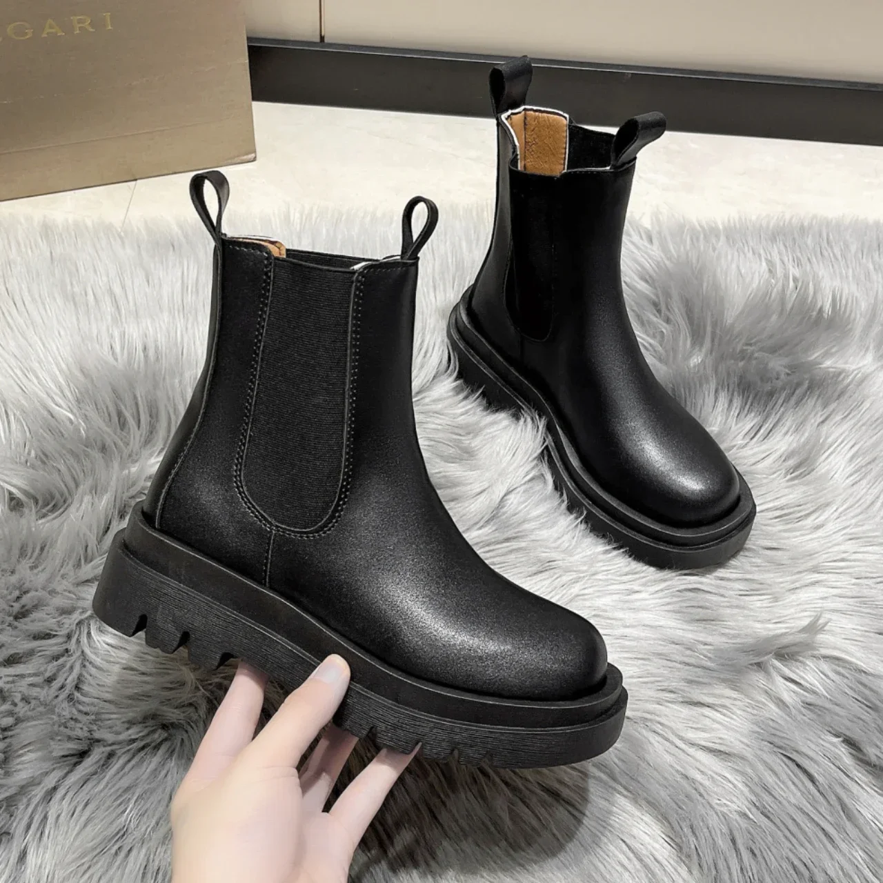 

Women Boots Hot Luxury Thick Sole Chelsea Boots Women Flat Casual Boots High Quality Fashion Shoes for Women Zapatos De Mujer