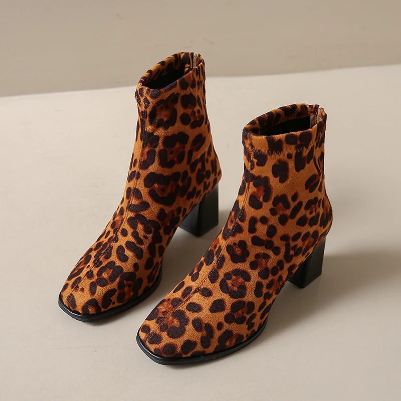 Женские короткие сапоги с леопардовым принтом осенью и зимой 2023 года, модные ботинки на толстом каблуке, голые ботинки на толстом каблуке с боковой молнией