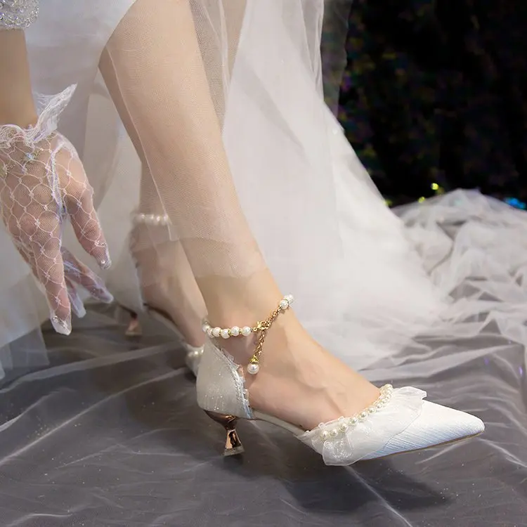 Weiße Hochzeitsschuhe für Damen 2026 Sommer Luxus Seide Perlen Knöchelriemen High Heels Pumps Spitze Damenschuhe mit Absatz – Detail 29