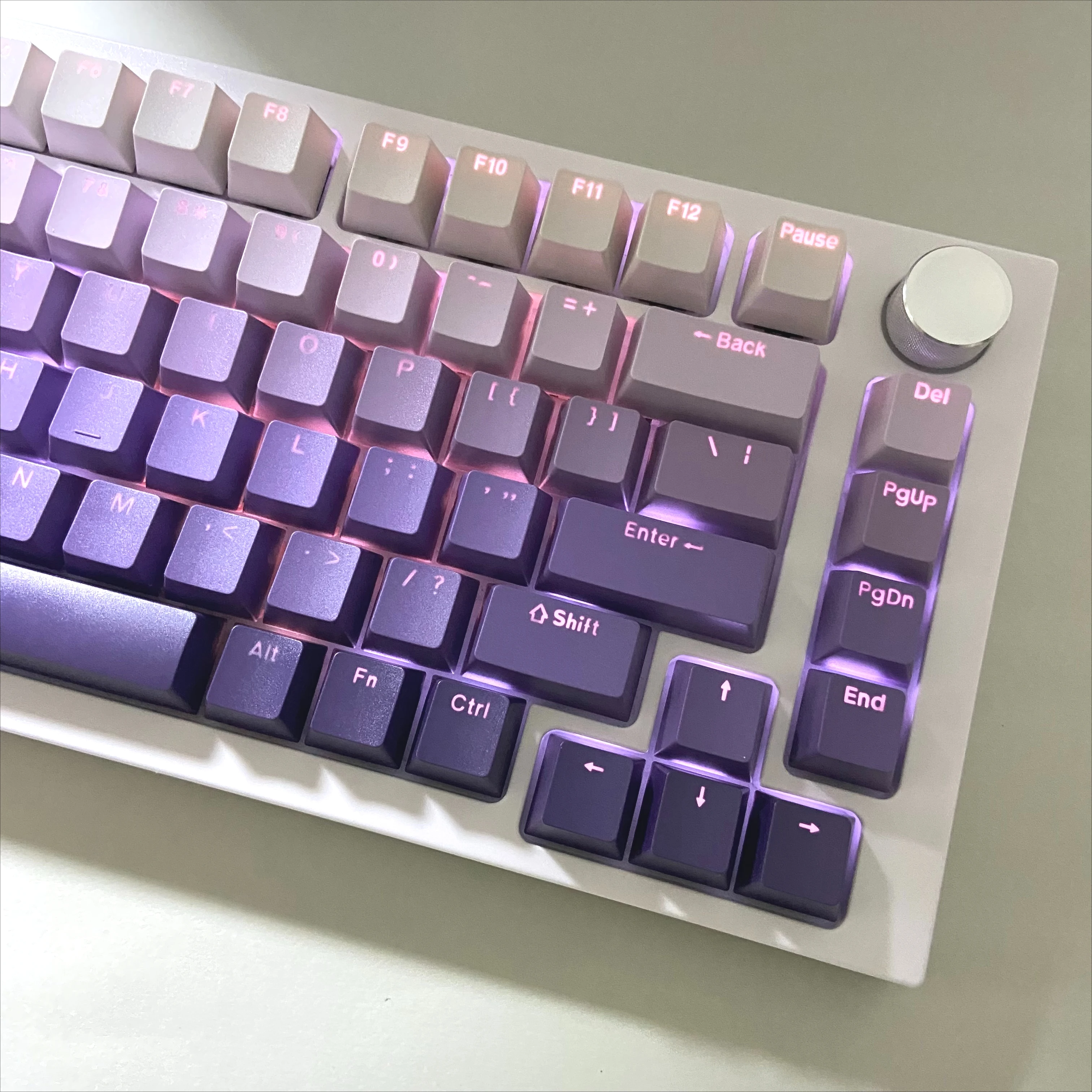 أغطية المفاتيح المتدرجة الأمامية المحفورة مجموعة شفافة OEM للوحة المفاتيح الميكانيكية لوحة مفاتيح الألعاب 61 68 75 84 87 89 96 98 100 104 108