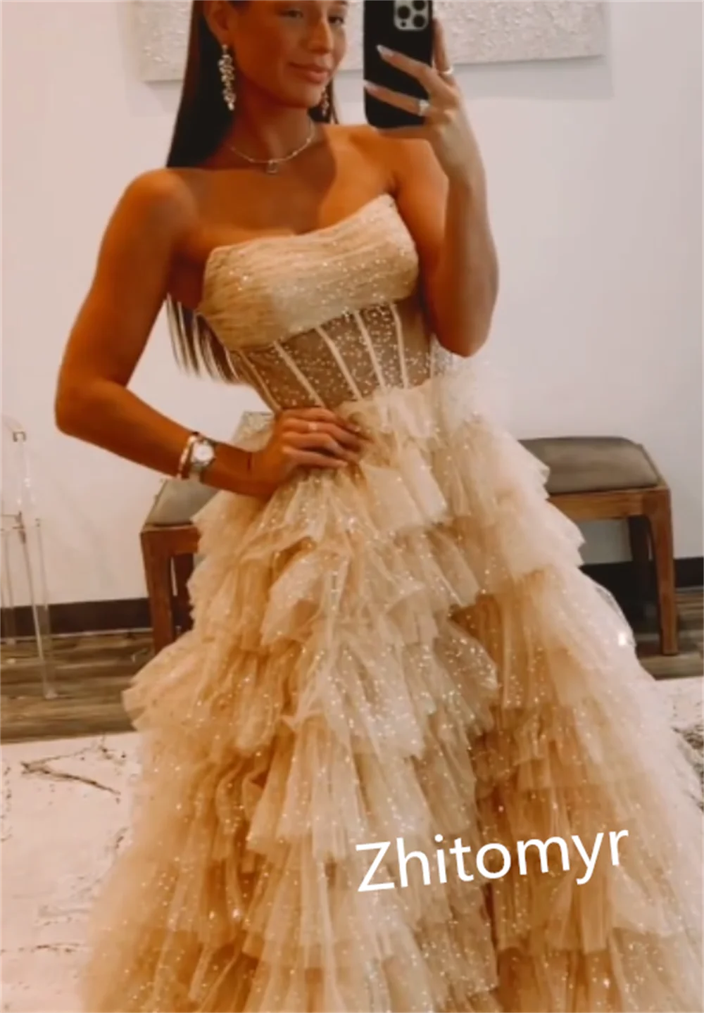 Customized  Exquisite Strapless Ball Gown Floor Length  Dresses Formal Ocassion Layered Tulle Robe Pour Cérémonie De Mariage