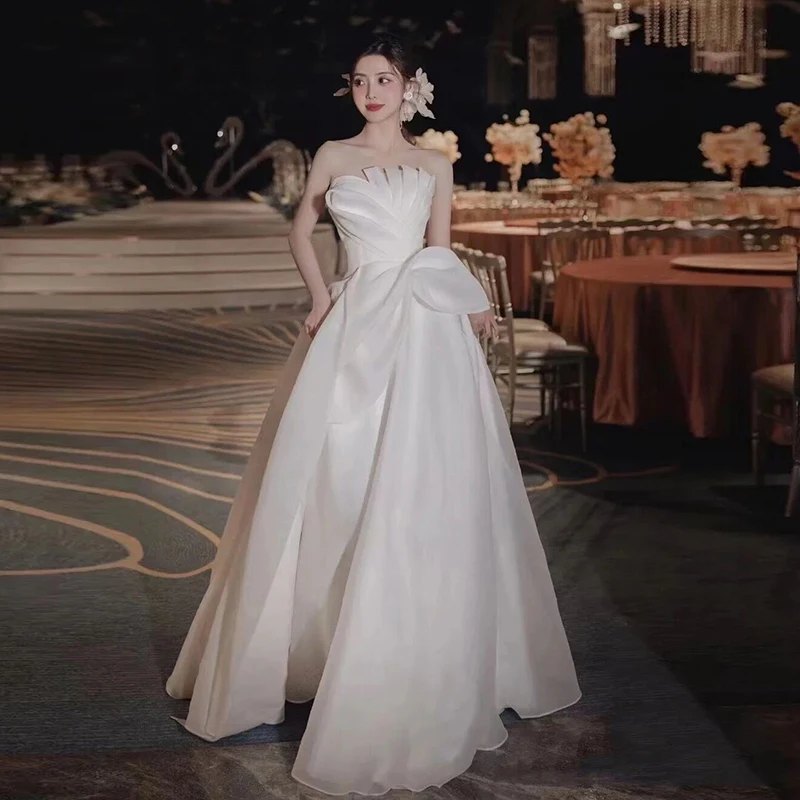 

Elegant Simple Floor-Length Bridal Gown Strapless Outdoor Wedding Dress for Petite Women Spring Collection A-Line Skirt