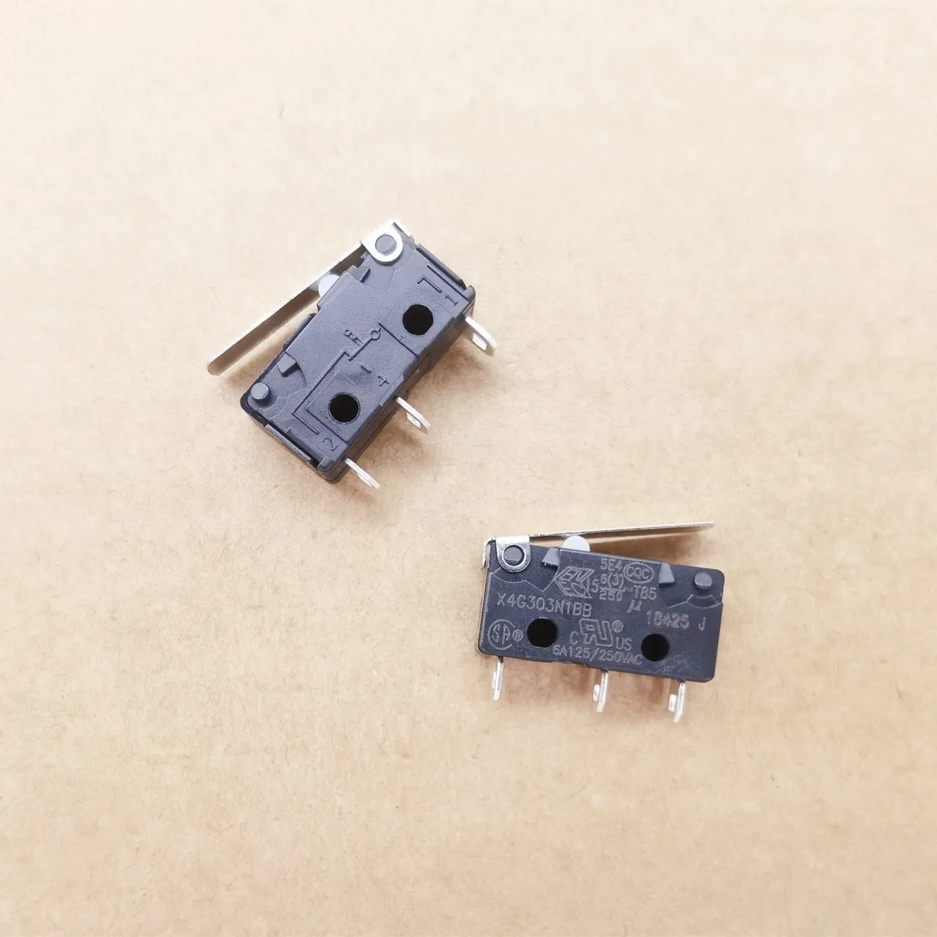 

Original New 100% X4G303N1BB Micro Switch 6A 125/250VAC