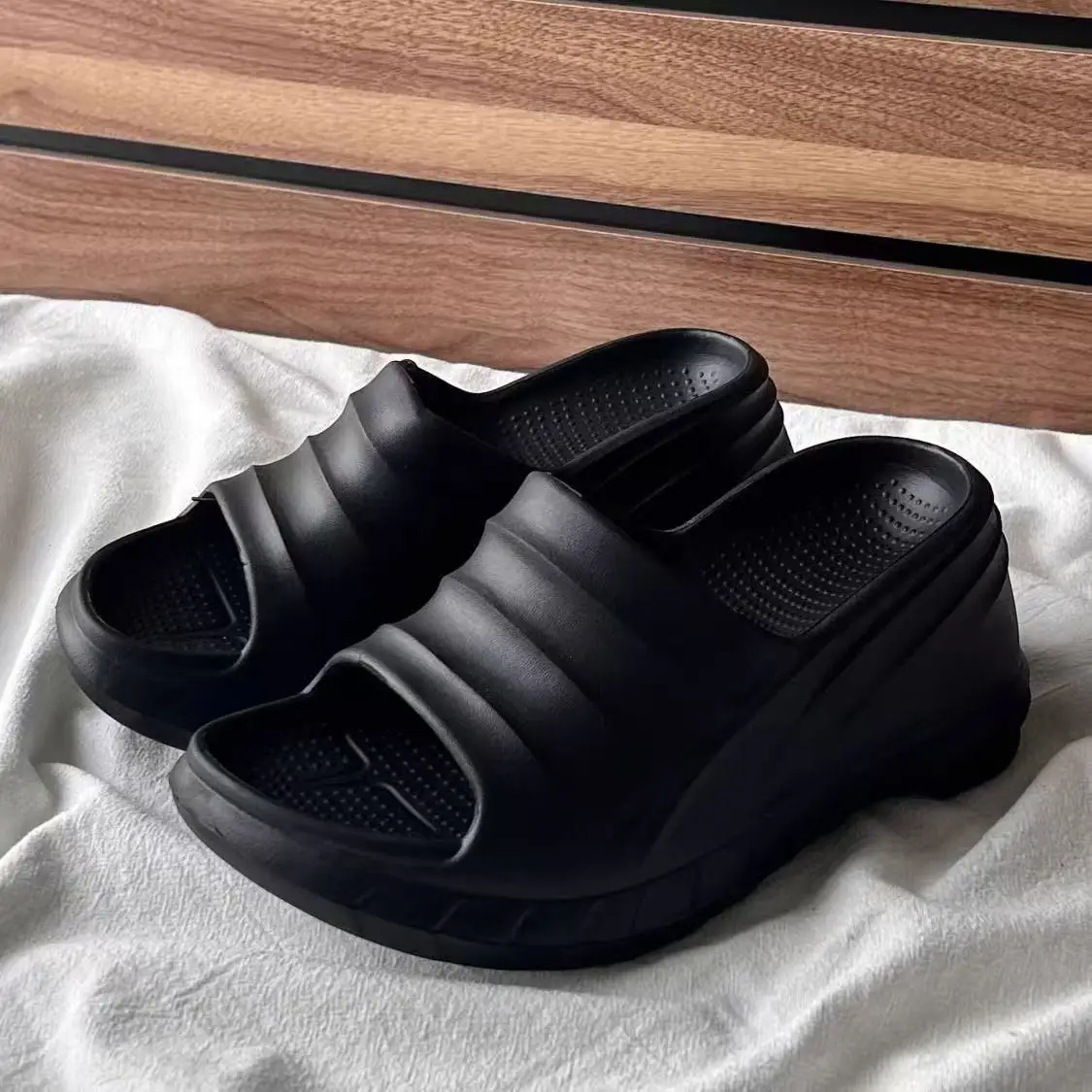 

Women Fashion Summer 8 Cm Solid Color Sole Wedges Heels Flip Flops Casual Shoes Waterproof Slippers Sexy Lady Versatile Sandals