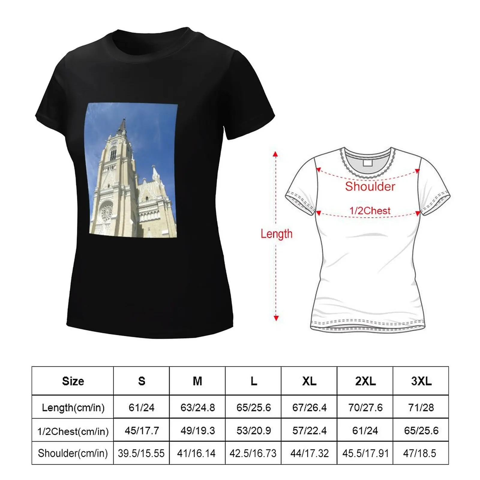 Vue de la cloche strictement de la cathédrale de Novi Sad T-Shirt surdimensionné médicaments graphiques pensions pour femmes coupe ample