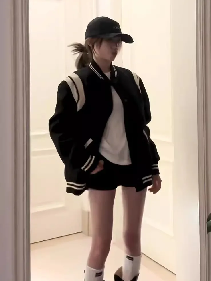 

Новая женская черная бейсбольная куртка в корейском стиле 2025 года, свободного кроя, с длинными рукавами, на пуговицах, винтажная, в американском стиле, для ранней осени
