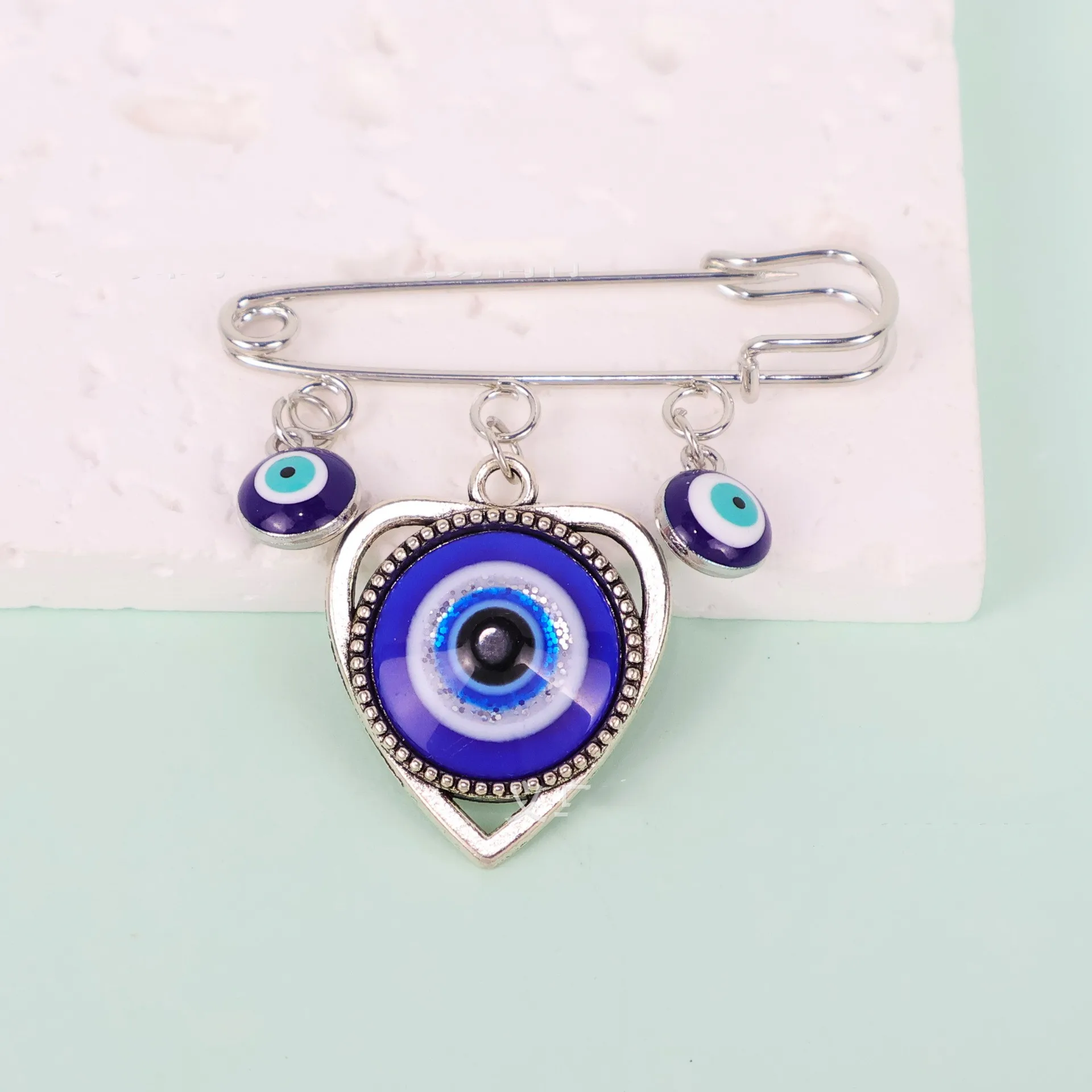 1PC New Fashion Vintage Turkish Evil Eye Brooch Retro Turkey Fatima Hand Pendant Pin Muslim Islam Religious Jewelry Baby Pin