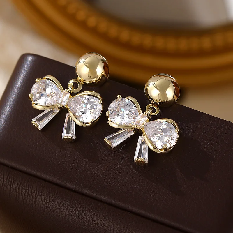 

2025 Designer Bow Earrings Women Gold Tone French Inspired Jewelry Minimalist Studs 925 Sterling Silver Hypoallergenic