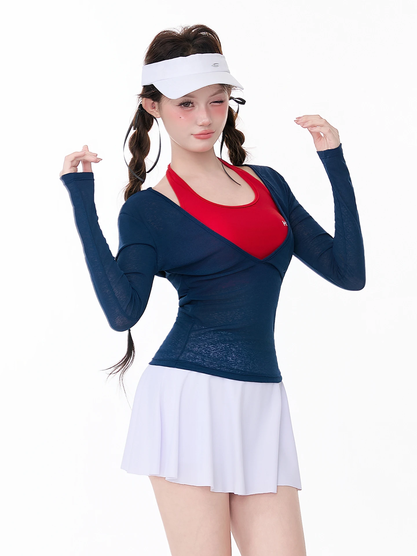 

Усовершенствованный комплект из трех предметов: купальник с длинным рукавом, юбка-шорты и спортивный купальник для девочек и студенток