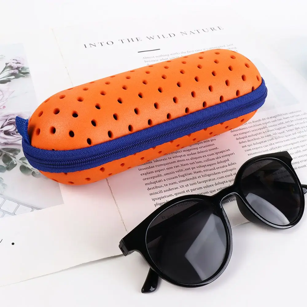 

Hollow Swim Goggle Case EVA Portable Zipper Eyeglasses Case with Carabiner Lightweight Glasses Protective Case