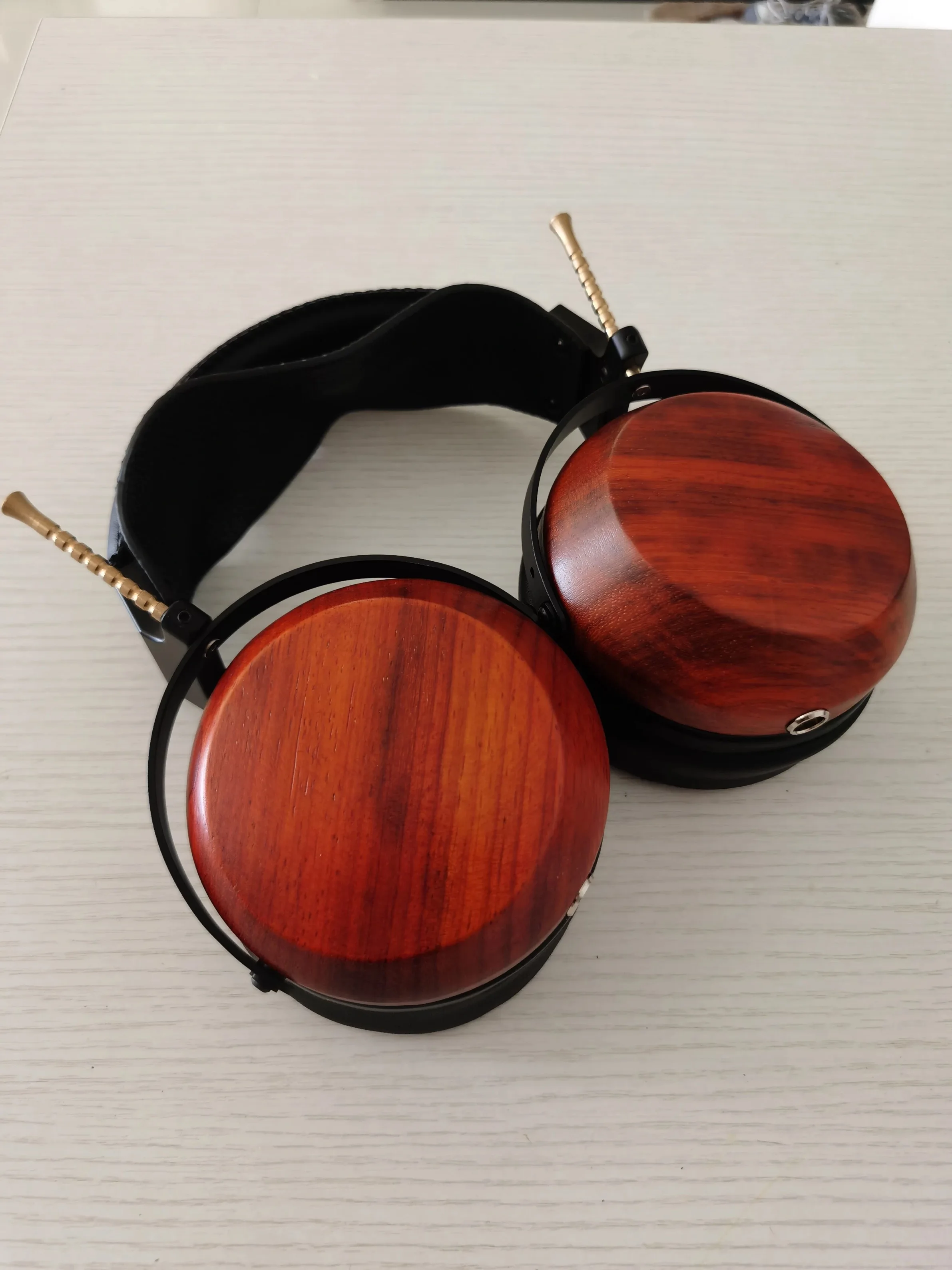 

Over-ear closed headphones, pure sheepskin ear cups, HIFI headphones, beryllium membrane biofilm dynamic driver headphones