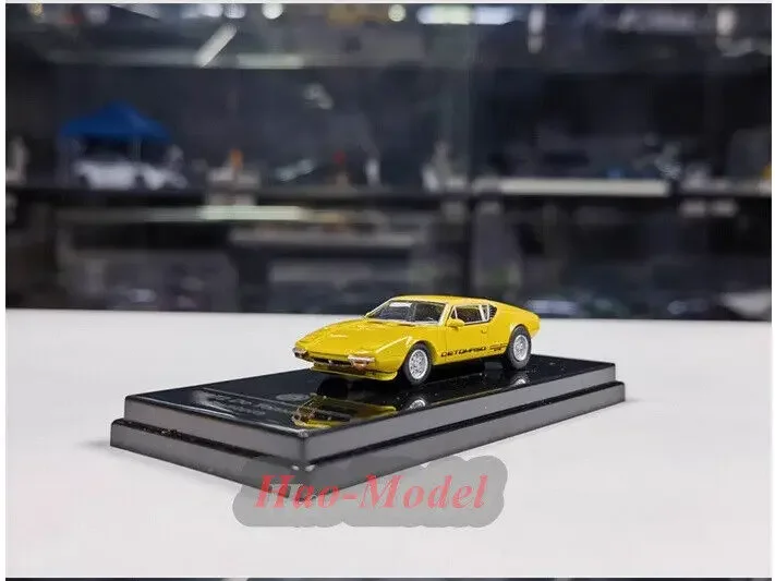 

PARA 1:64 для De Tomaso pantera 1972, литая под давлением модель автомобиля из сплава, игрушки для мальчиков, подарки на день рождения, коллекция для хобби, моделирование желтого цвета