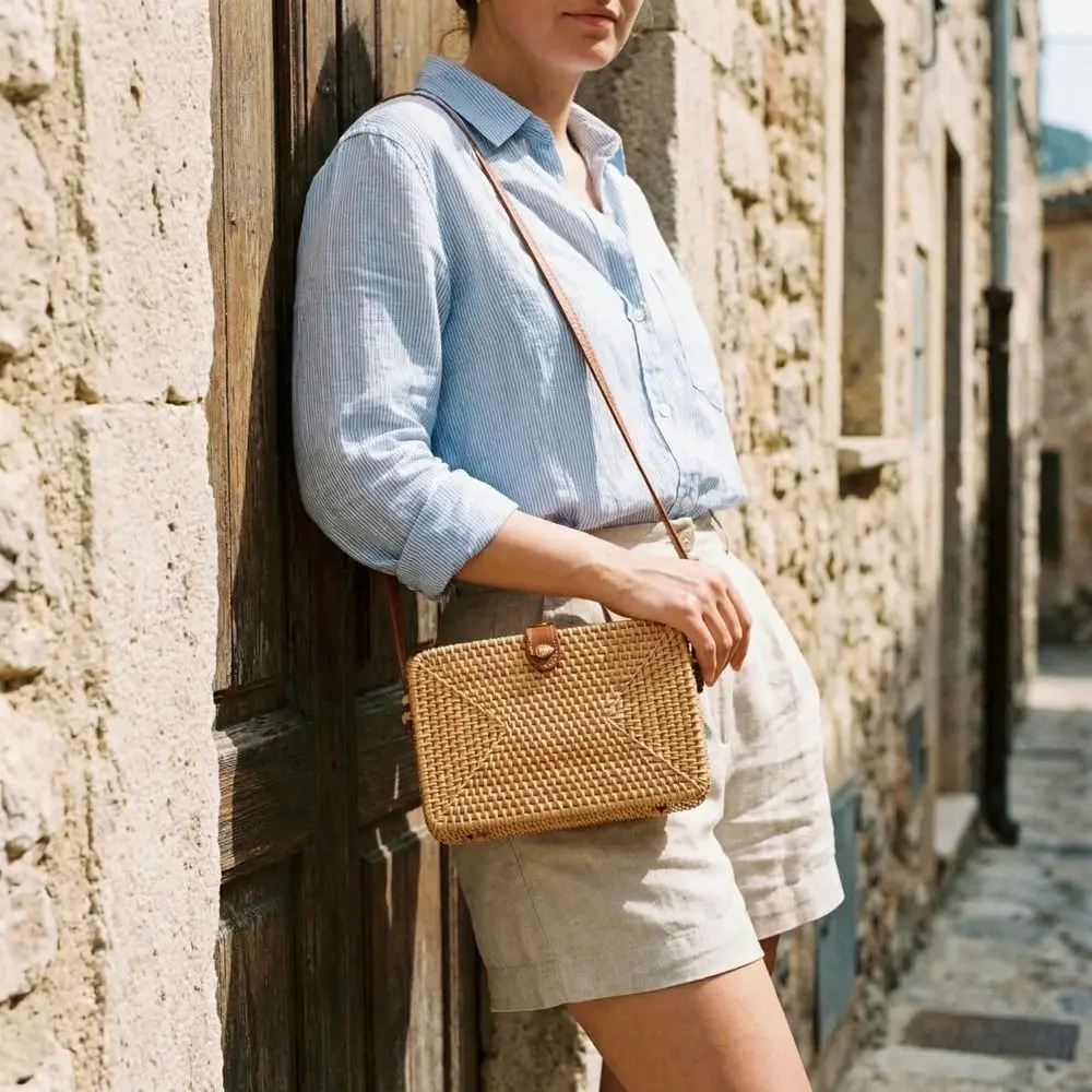 

Портативная сумка из плетеного ротанга в богемном стиле, квадратная ажурная соломенная сумка через плечо с кожаной пряжкой, круглая сумка-кроссбоди для пикника