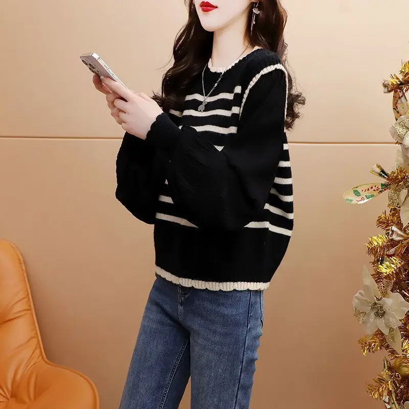 

Women's Spring and Autumn New Style Loose and Fashion Fake Two-piece Spliced striped Sweater Chiffon Sleeves