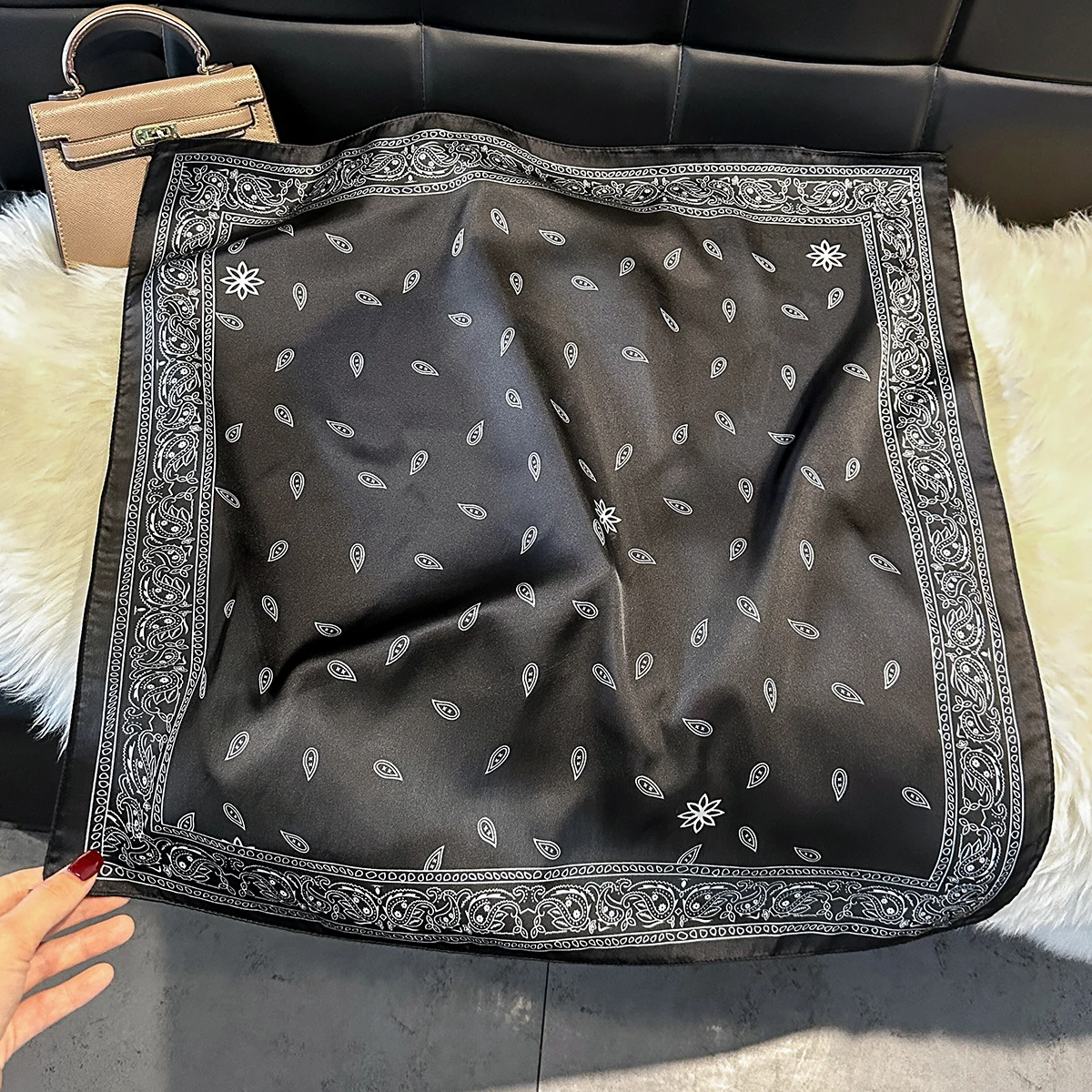 Neue 70 cm Platz Paisley Print Platz Silk Schal Lässig Elegante Dünne Atmungsaktive Hals Frauen Winddicht Kopf Wrap Haar Schals – Detail 3