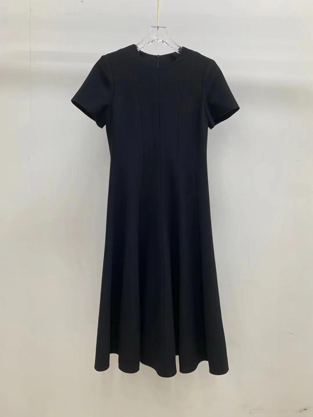 Early autumn elegant solid color short sleeved wide hem dress