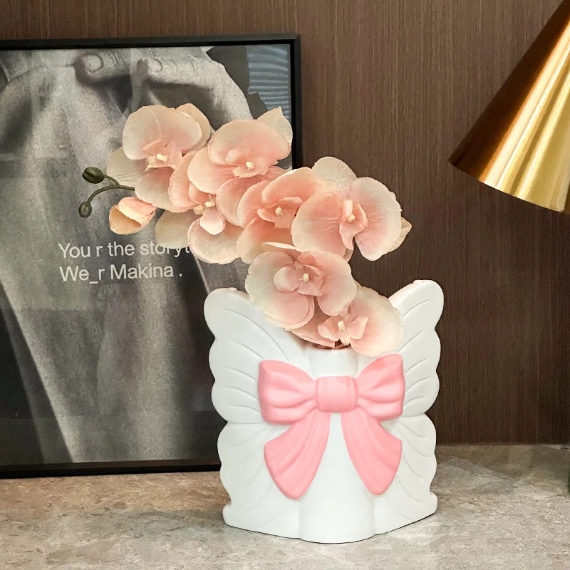French Medieval Style Butterfly Vase High End Home Living Room Decoration Ornaments Artistic Flower Arrangement Resin Vase