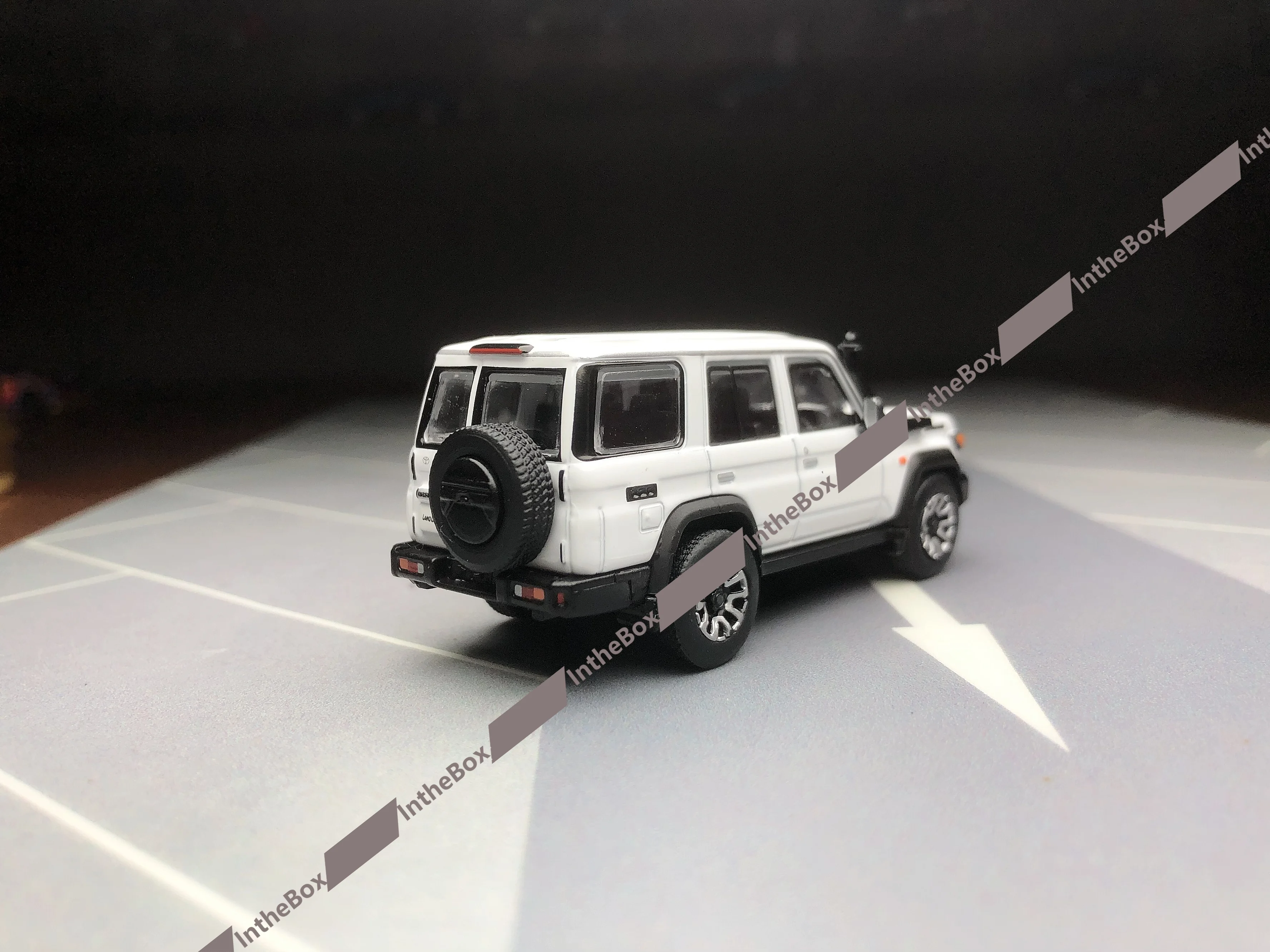 Model1 1:64 LC70 ORV Off Road Model Metal Diecast Car Diecast Model Car Collection Limited Edition Hobby Toys